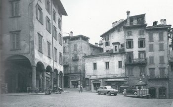 Piazza Mercato delle Scarpe come un quadro d'arte