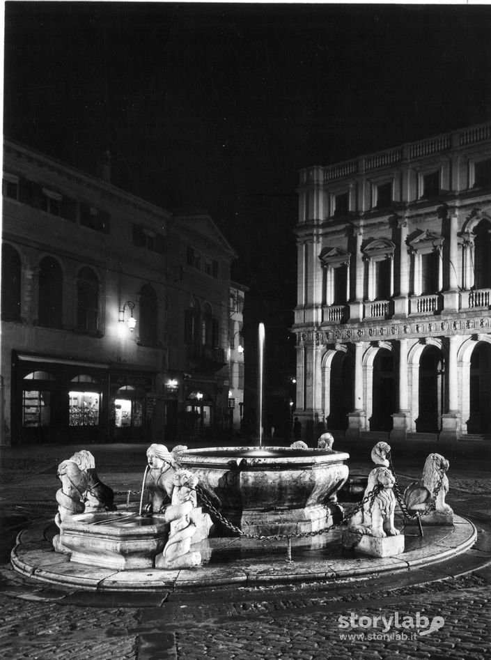 Getto d'acqua in Piazza Vecchia