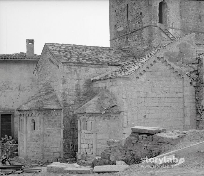 Dettagli della Abbazia di S. Egidio in Fontanella