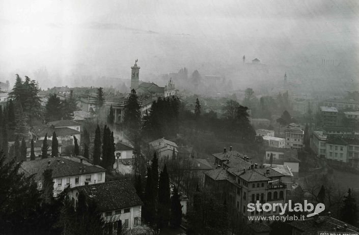 Bergamo avvolta nella nebbia