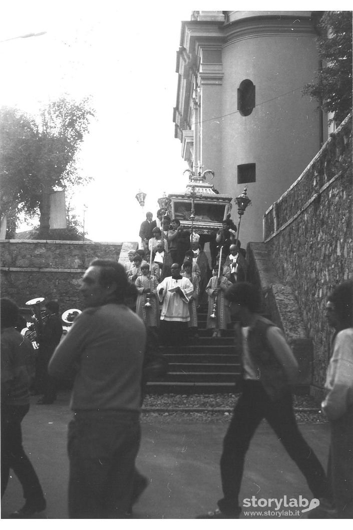 Processione Con Sant'Albina