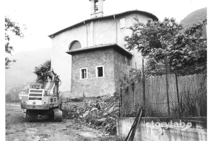 Lavori Vicino Alla Chiesa Di Grumelduro