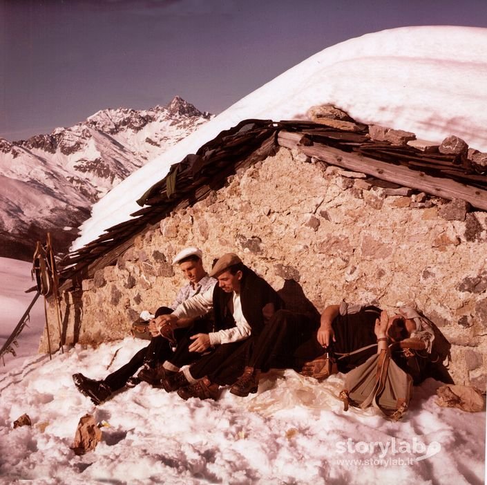 Sci "fuori pista" al monte Timogno, anni '50