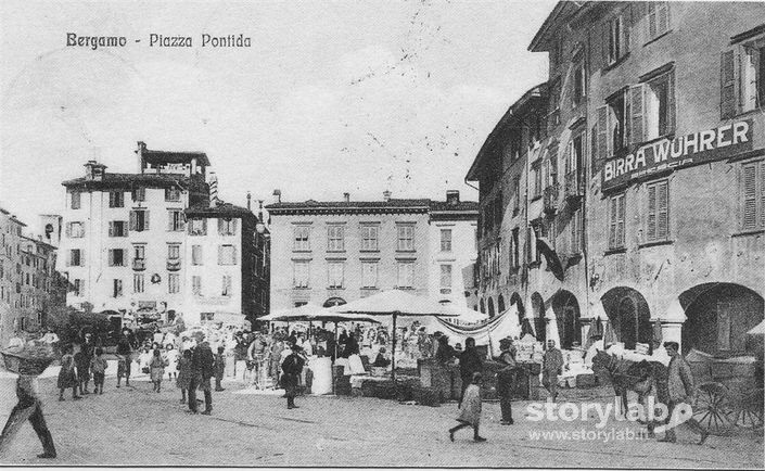 Bergamo - Piazza Pontida