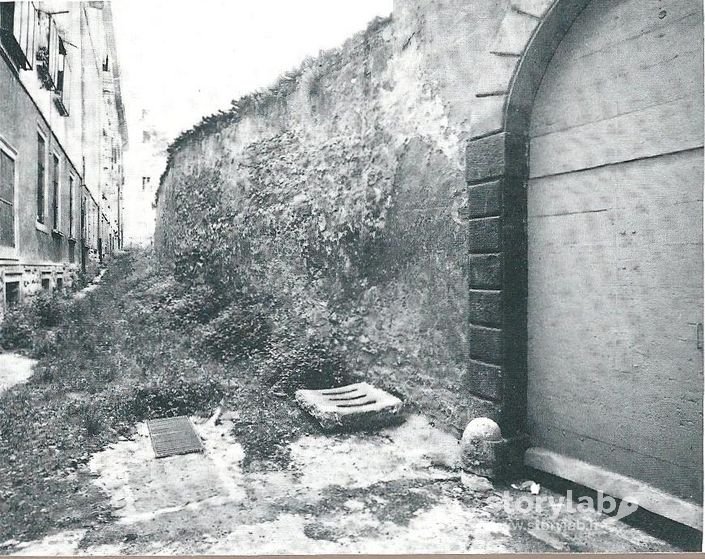 Passo Carrale Al Monastero Lungo La Vecchia Via Matris Domini