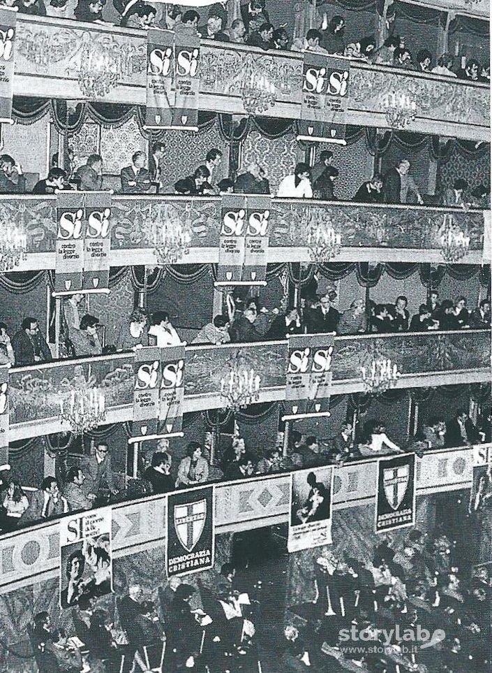 Manifestazione Al Teatro Donizetti Per Il Referendum Sul Divorzio 1972