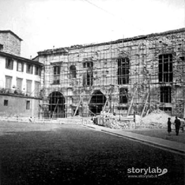 Restauri in Piazza Cittadella 1957