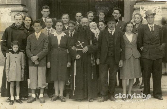 Foto Di Gruppo Sul Sagrato Della Chiesa