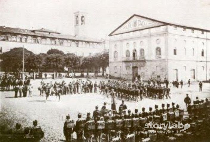 Bergamo, 6 Giugno 1897. Rivista Militare Davanti Al Teatro Givoli.