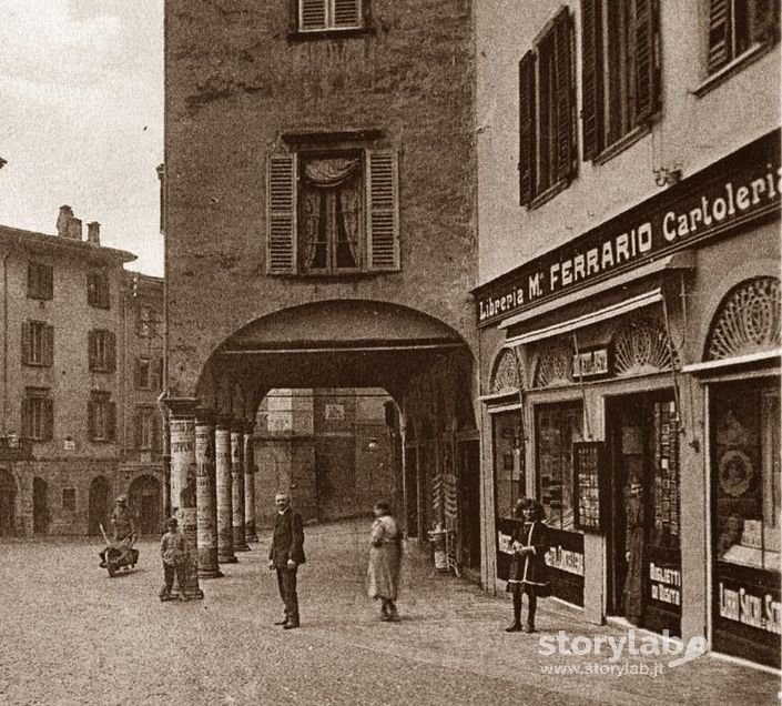 Libreria In Piazza Mercato Delle Scarpe 1920