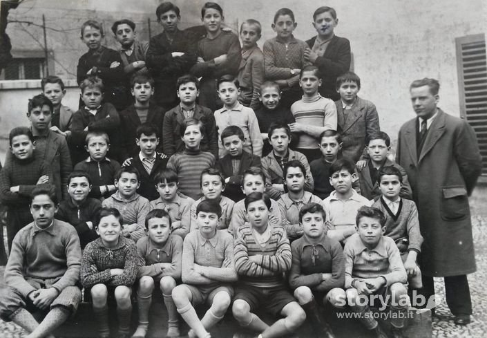 Scuola Elementare Di Via Tassis 1933