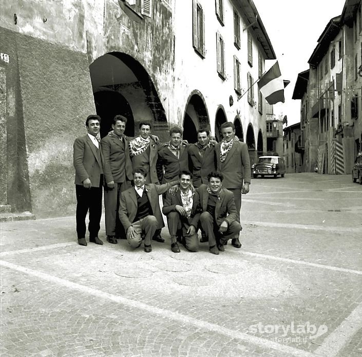 Un Gruppo Di Coscritti Per La Leva Militare