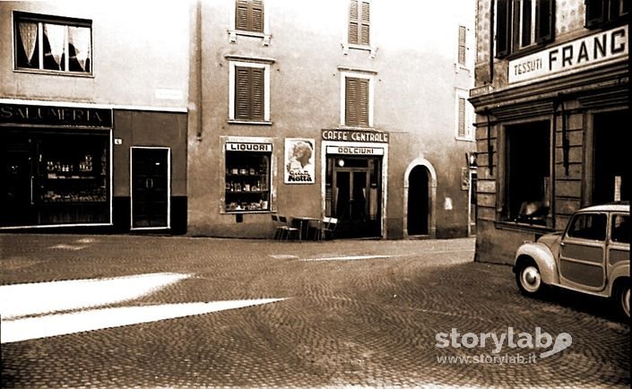 1957-Clusone-Il Caffe Centrale In P.Zza Uccelli