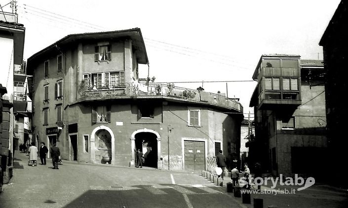 Piazza Paradiso-Edificio Da Abbattere