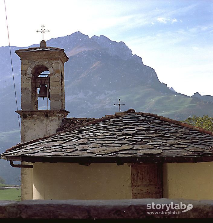 Il Tetto Della Chiesa In Piode