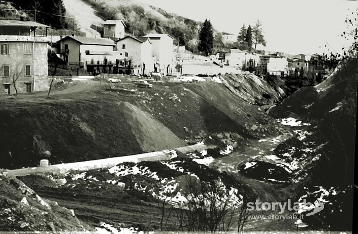 Tunnel Di Copertura Del Torrente Seraja