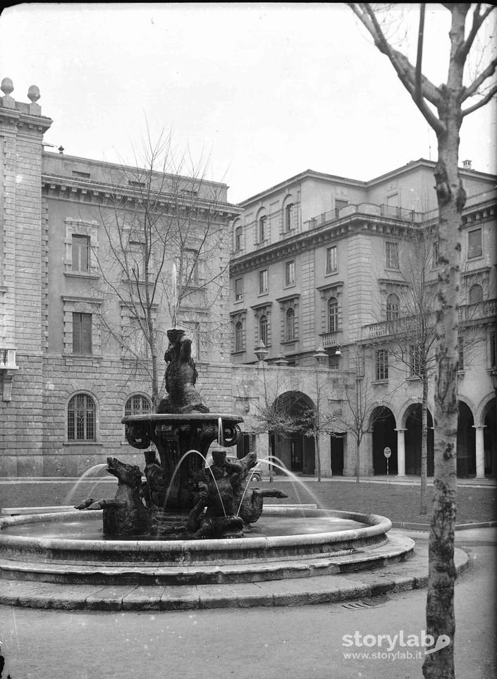Fontana Di Piazza Dante